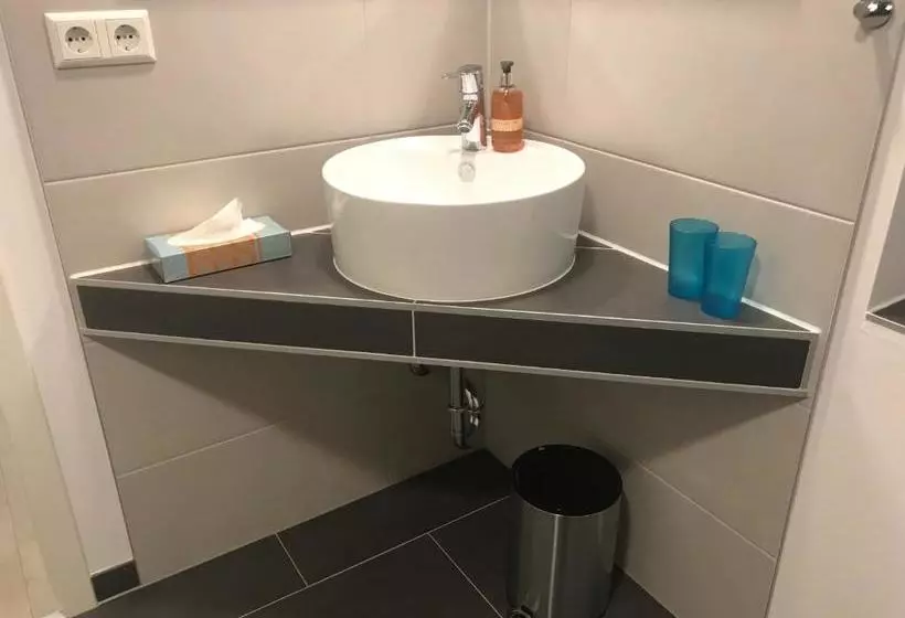 Majatalo Das Kleine Schwarze