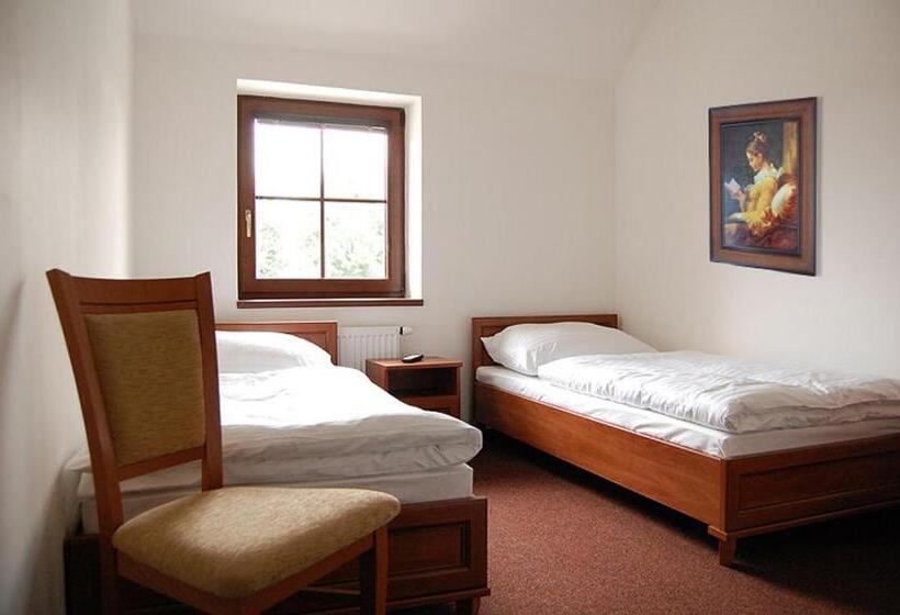 펜션 Penzion U Kostela