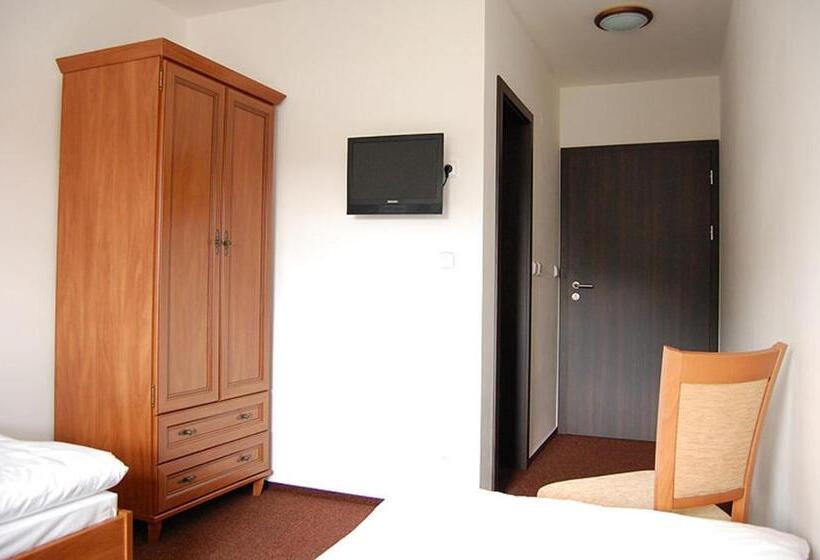 펜션 Penzion U Kostela