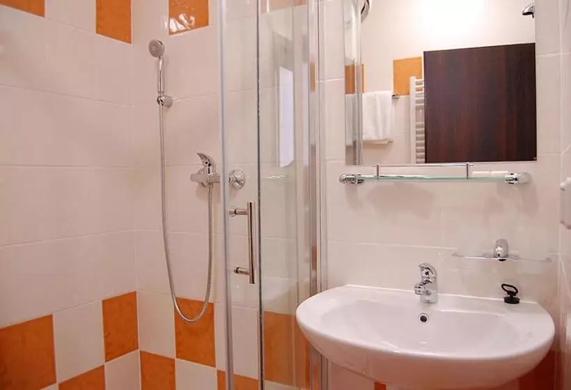 ペンション Penzion U Kostela