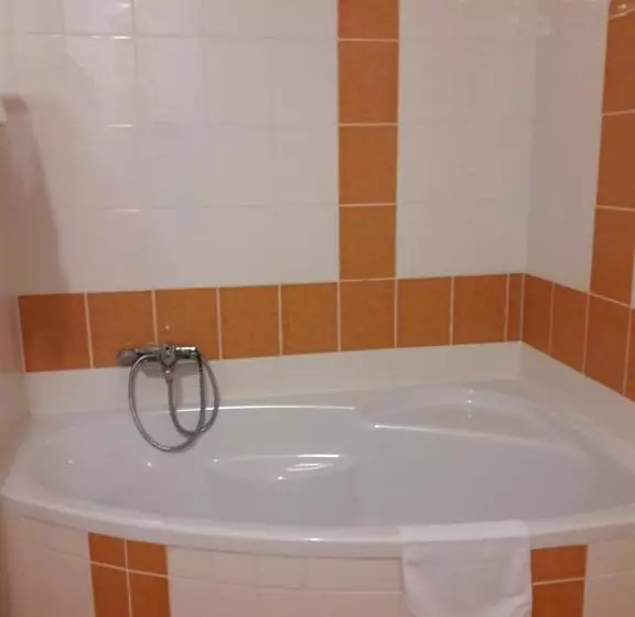 ペンション Penzion U Kostela