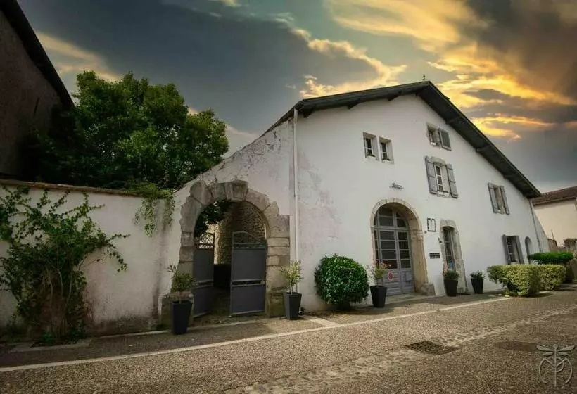 Aamiaismajoitus (B&B) Maison Du Pierrou
