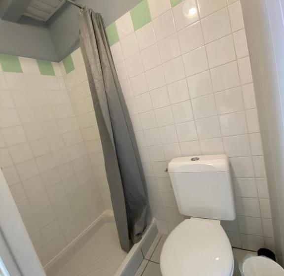 Отель Hôtel Au Bon Landais