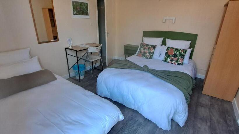 Отель Hôtel Au Bon Landais