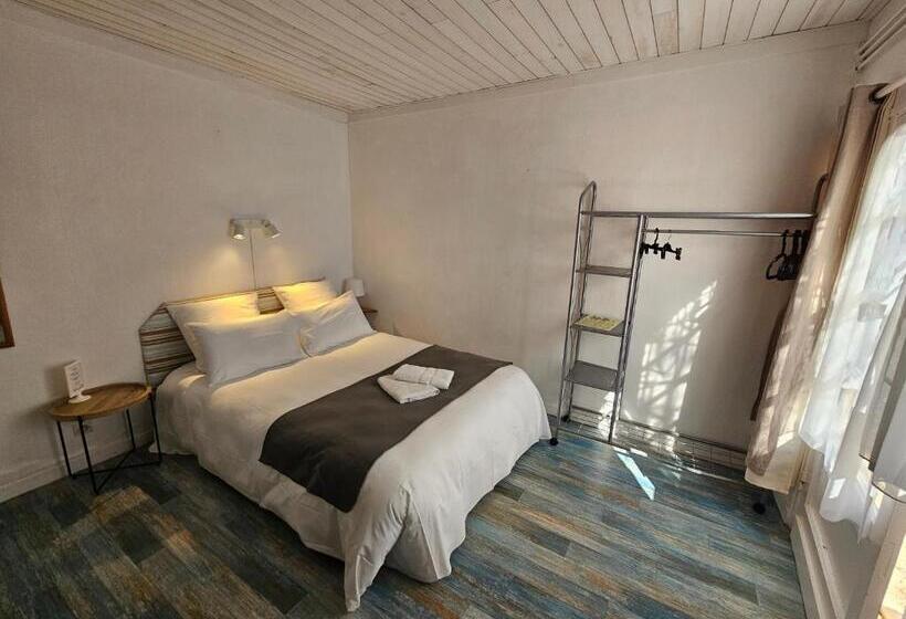 Отель Hôtel Au Bon Landais