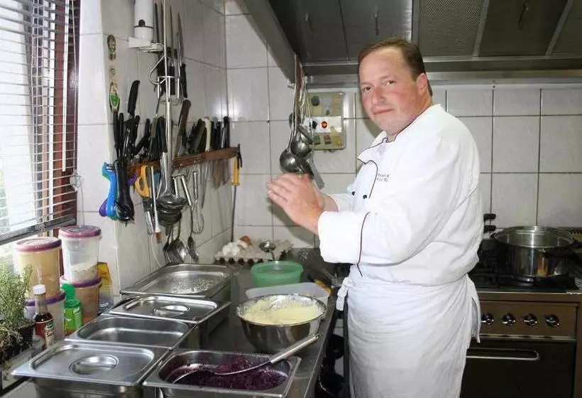 Majatalo Gasthof  Zum Reifberg