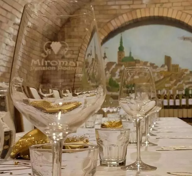 Majatalo Penzion Miromar