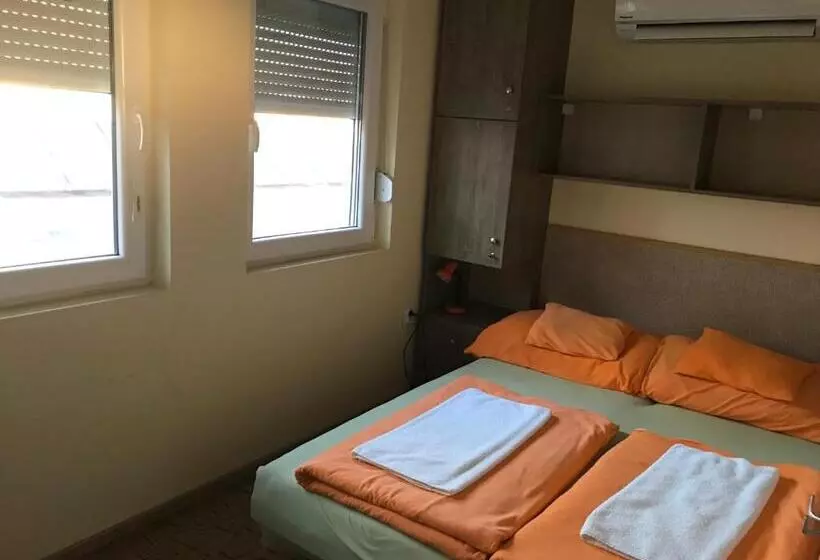 Tó  Party Panoráma Panzió & Wellness