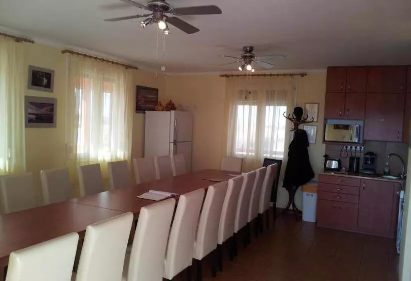 Tó  Party Panoráma Panzió & Wellness