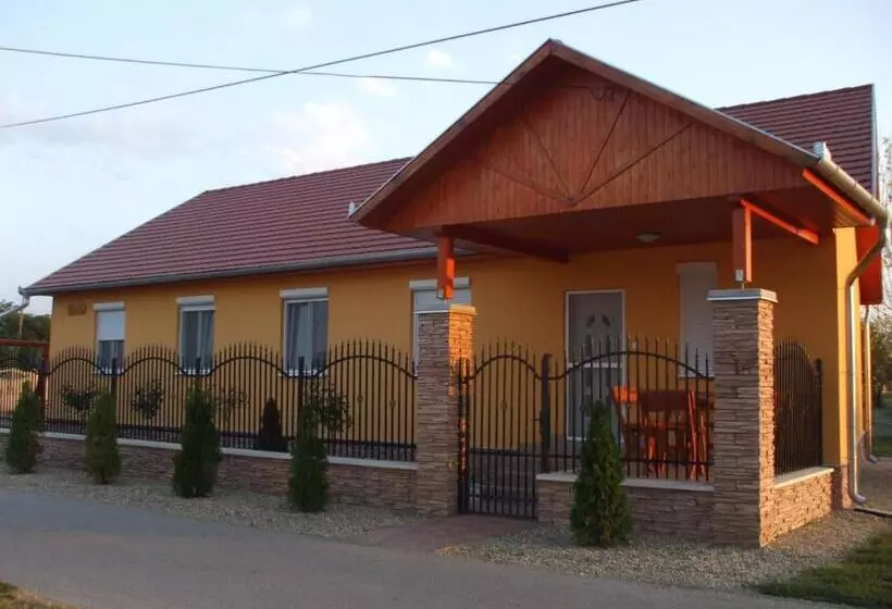 Tó  Party Panoráma Panzió & Wellness