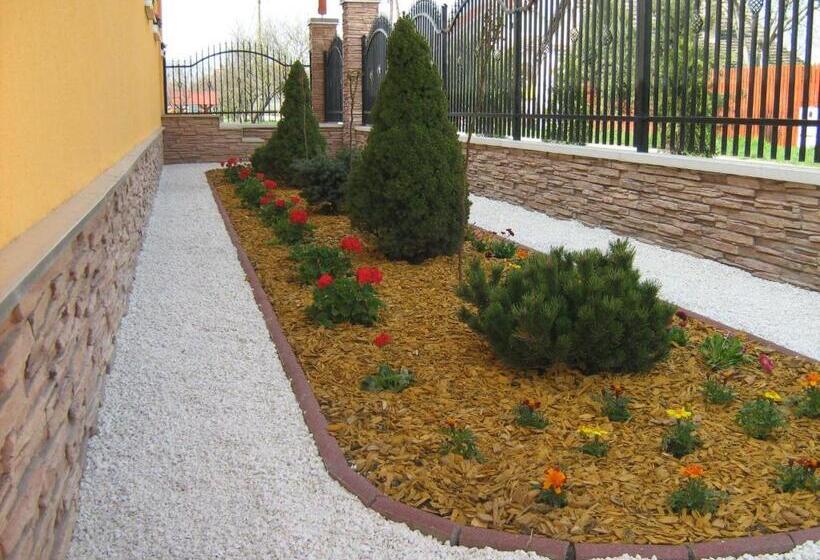 Tó  Party Panoráma Panzió & Wellness