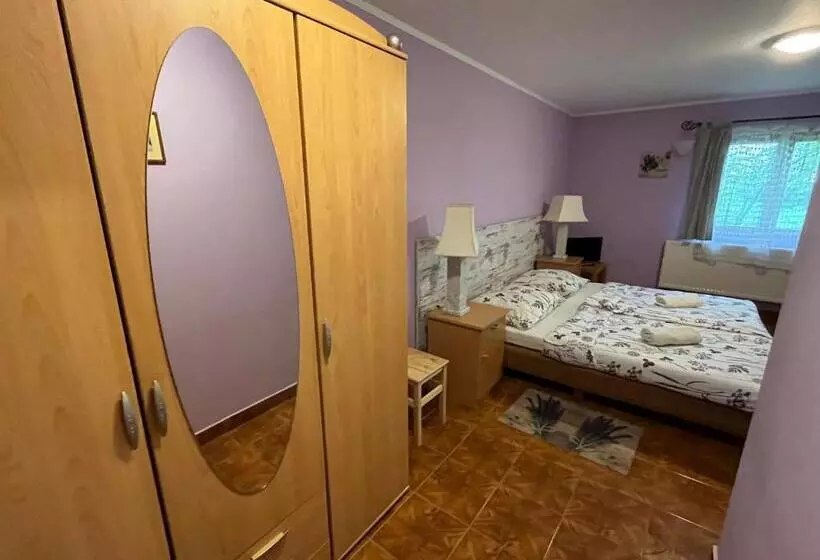 ペンション Erdei Vendégház