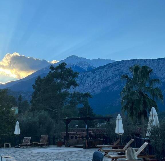 בית מלון כפרי Berke Ranch & Nature