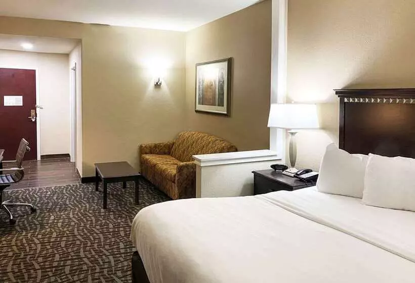 Hotel Comfort Suites Kings Bay Naval Base Area