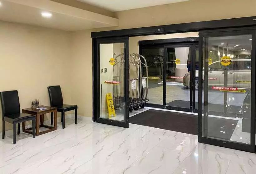 Hotel Comfort Suites Kings Bay Naval Base Area