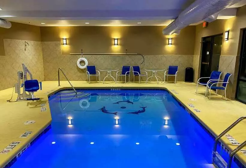 Hotel Comfort Suites Kings Bay Naval Base Area