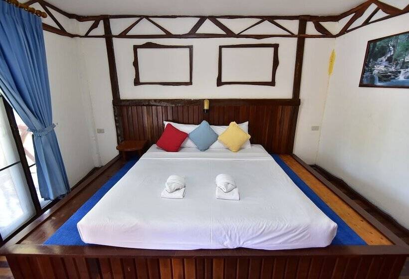 Hotel Koh Ngai Resort