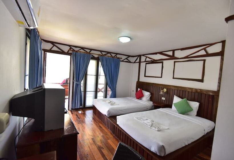 Hotel Koh Ngai Resort