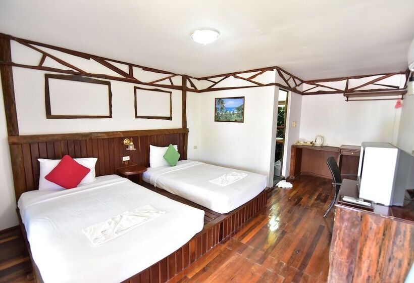 Hotel Koh Ngai Resort