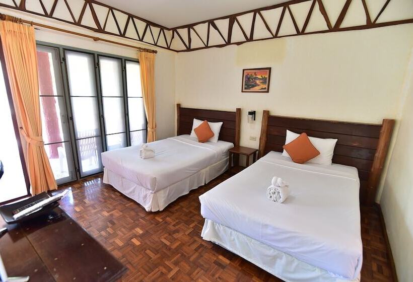 Hotel Koh Ngai Resort