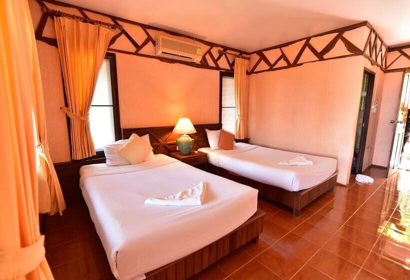 Hotel Koh Ngai Resort