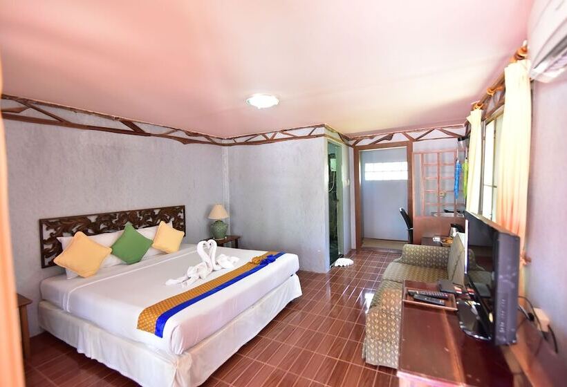 Hotel Koh Ngai Resort