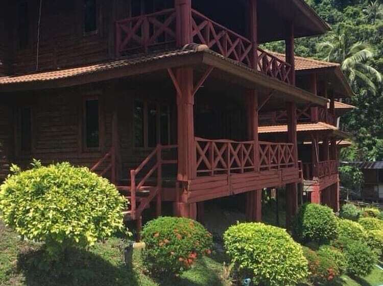 Hotel Koh Ngai Resort