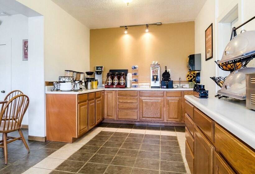 فندق Meadow Acres Inn