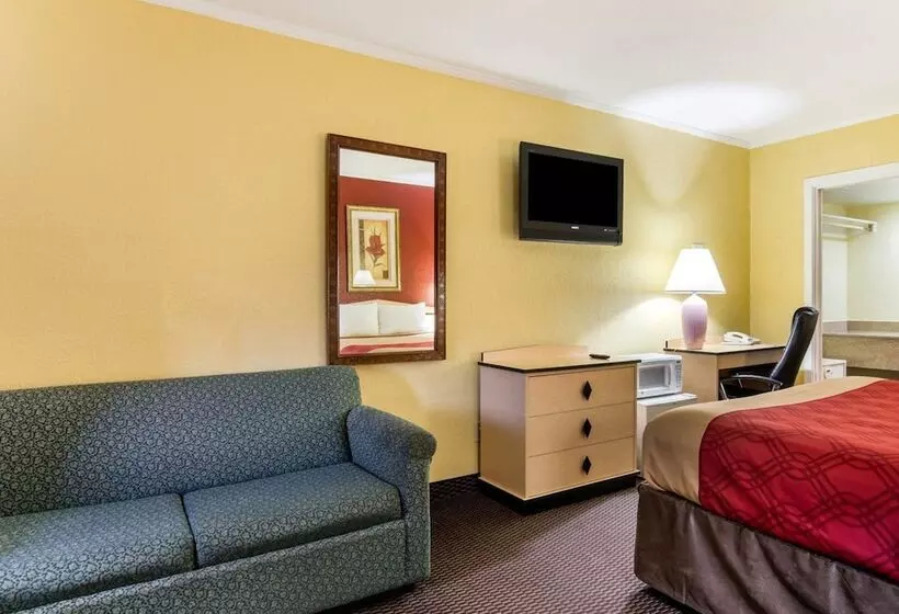 هتل Meadow Acres Inn