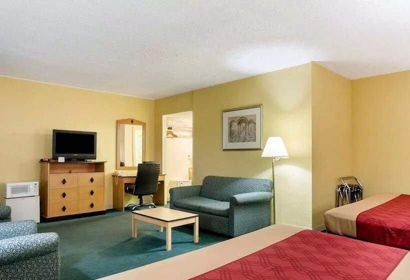 هتل Meadow Acres Inn