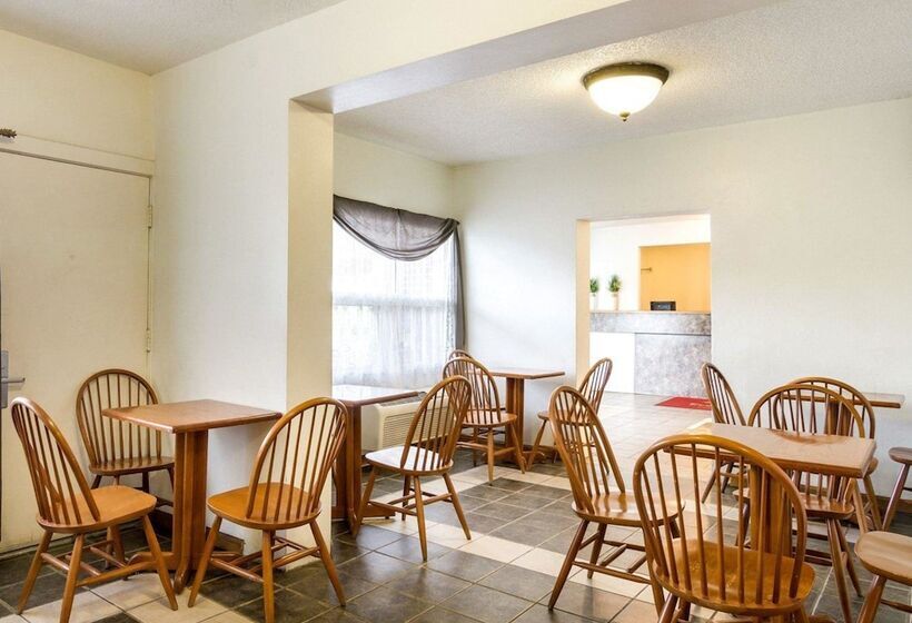 فندق Meadow Acres Inn