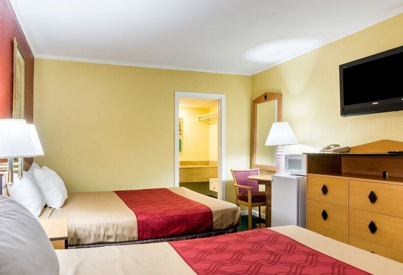 فندق Meadow Acres Inn