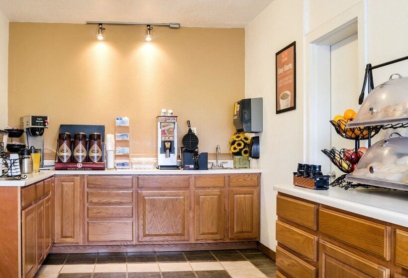 فندق Meadow Acres Inn