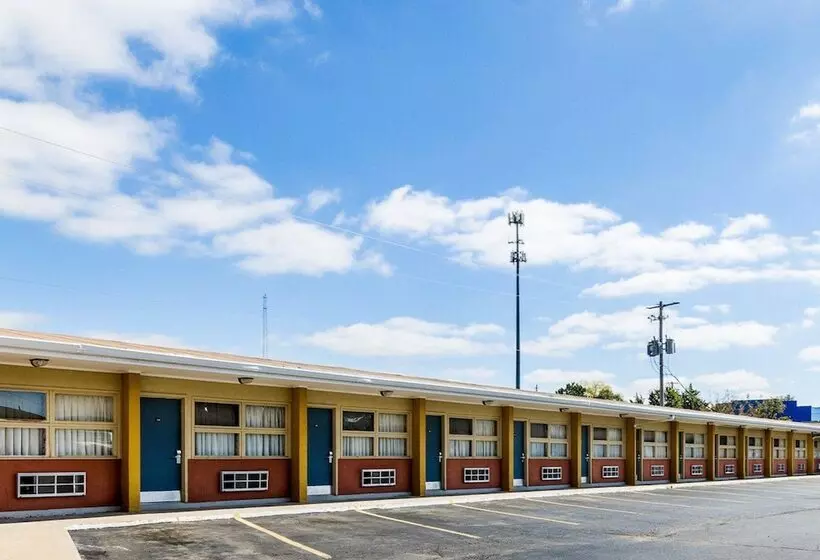 هتل Meadow Acres Inn