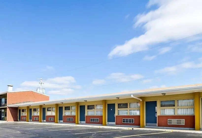 هتل Meadow Acres Inn