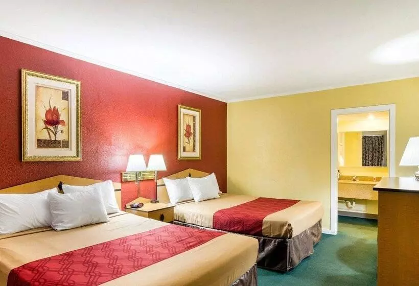 هتل Meadow Acres Inn