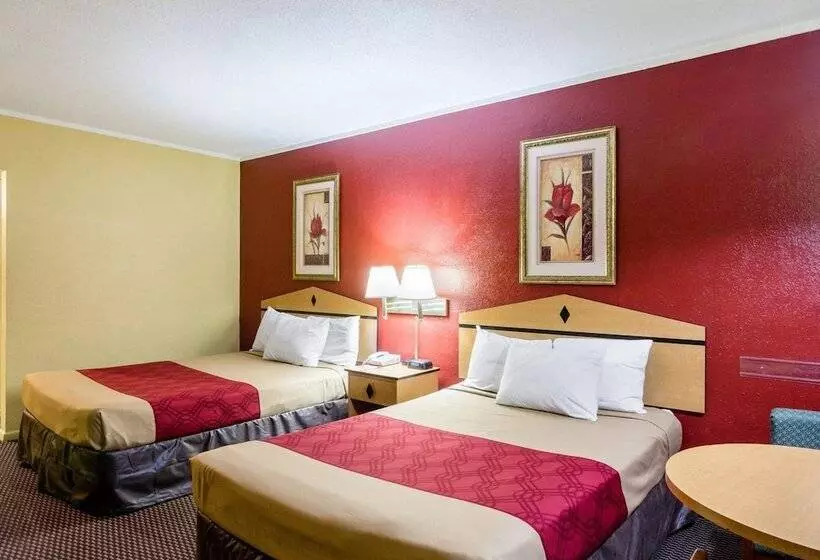 هتل Meadow Acres Inn