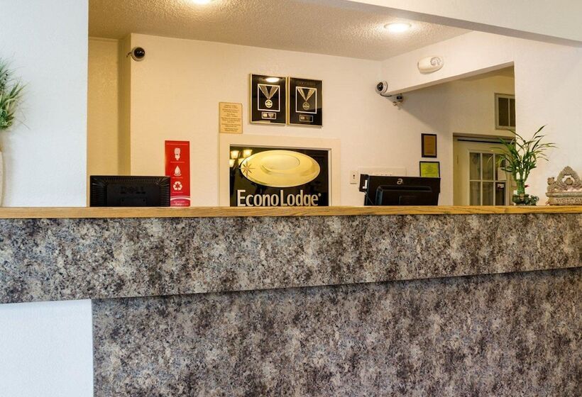 فندق Meadow Acres Inn