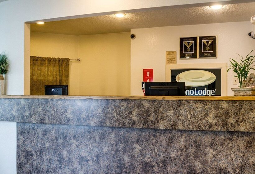 فندق Meadow Acres Inn