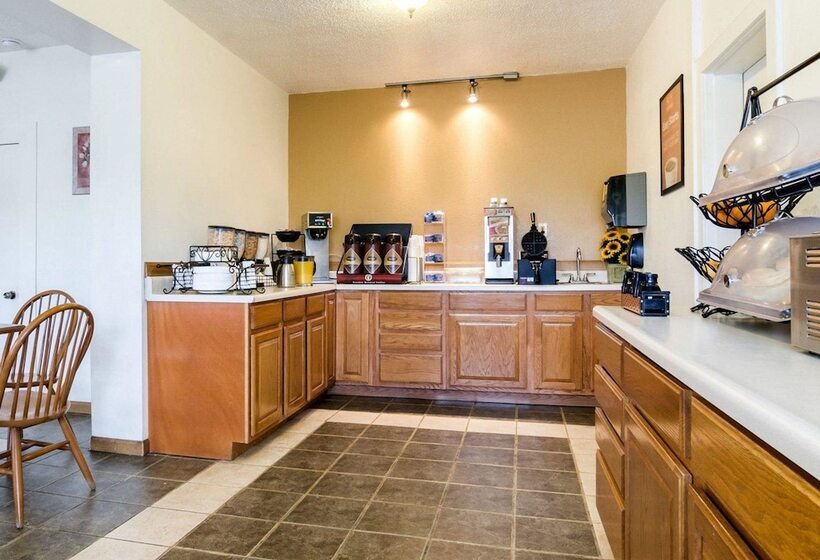 فندق Meadow Acres Inn