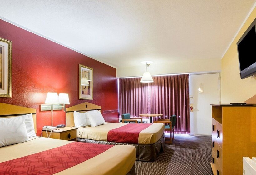 فندق Meadow Acres Inn