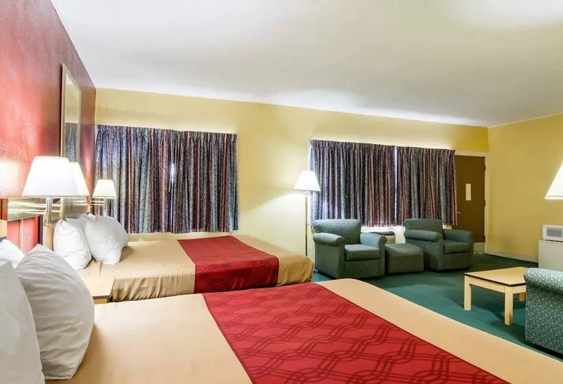 هتل Meadow Acres Inn