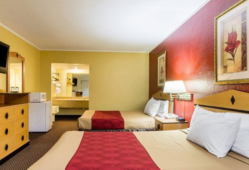 فندق Meadow Acres Inn