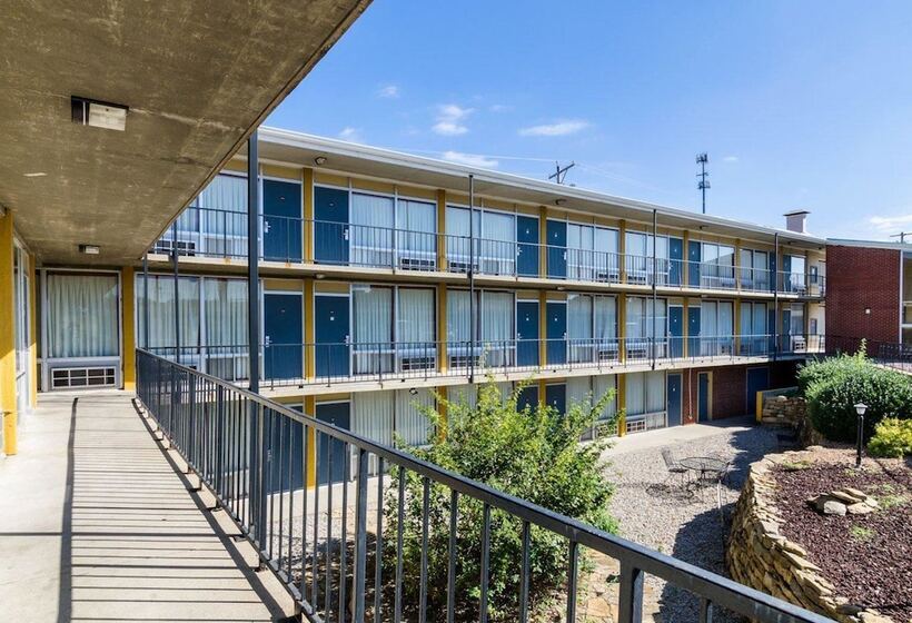 فندق Meadow Acres Inn