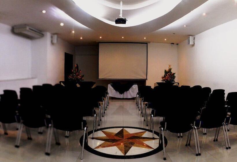 בית מלון כפרי Plaza Las Americas Cali