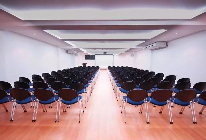 فندق Plaza Las Americas Cali