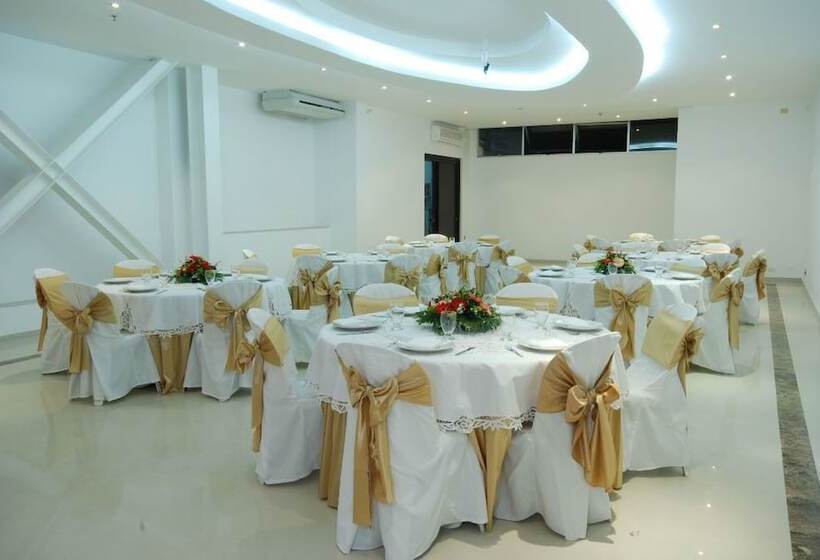 בית מלון כפרי Plaza Las Americas Cali