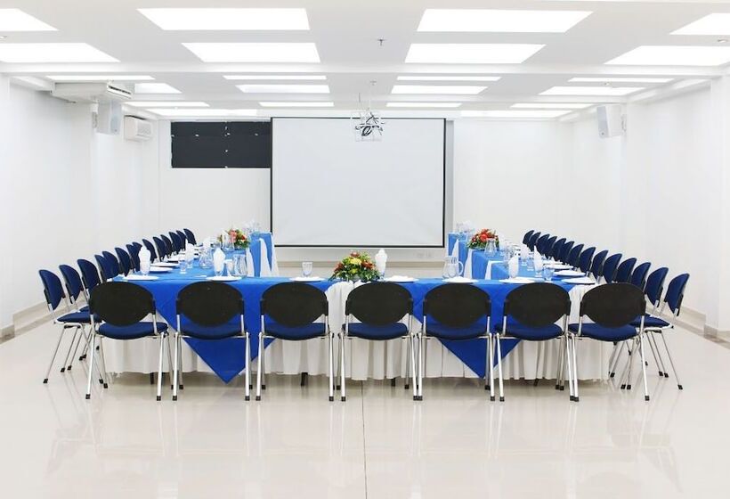 בית מלון כפרי Plaza Las Americas Cali