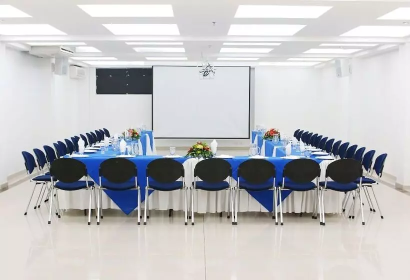 فندق Plaza Las Americas Cali