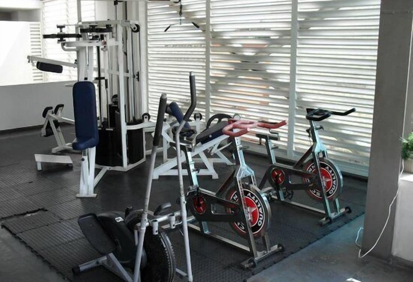 בית מלון כפרי Plaza Las Americas Cali